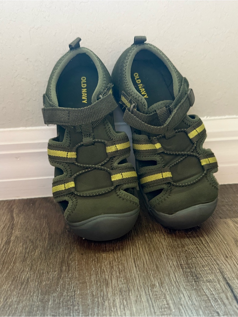 Old Navy Kids' Olive Green water shoes